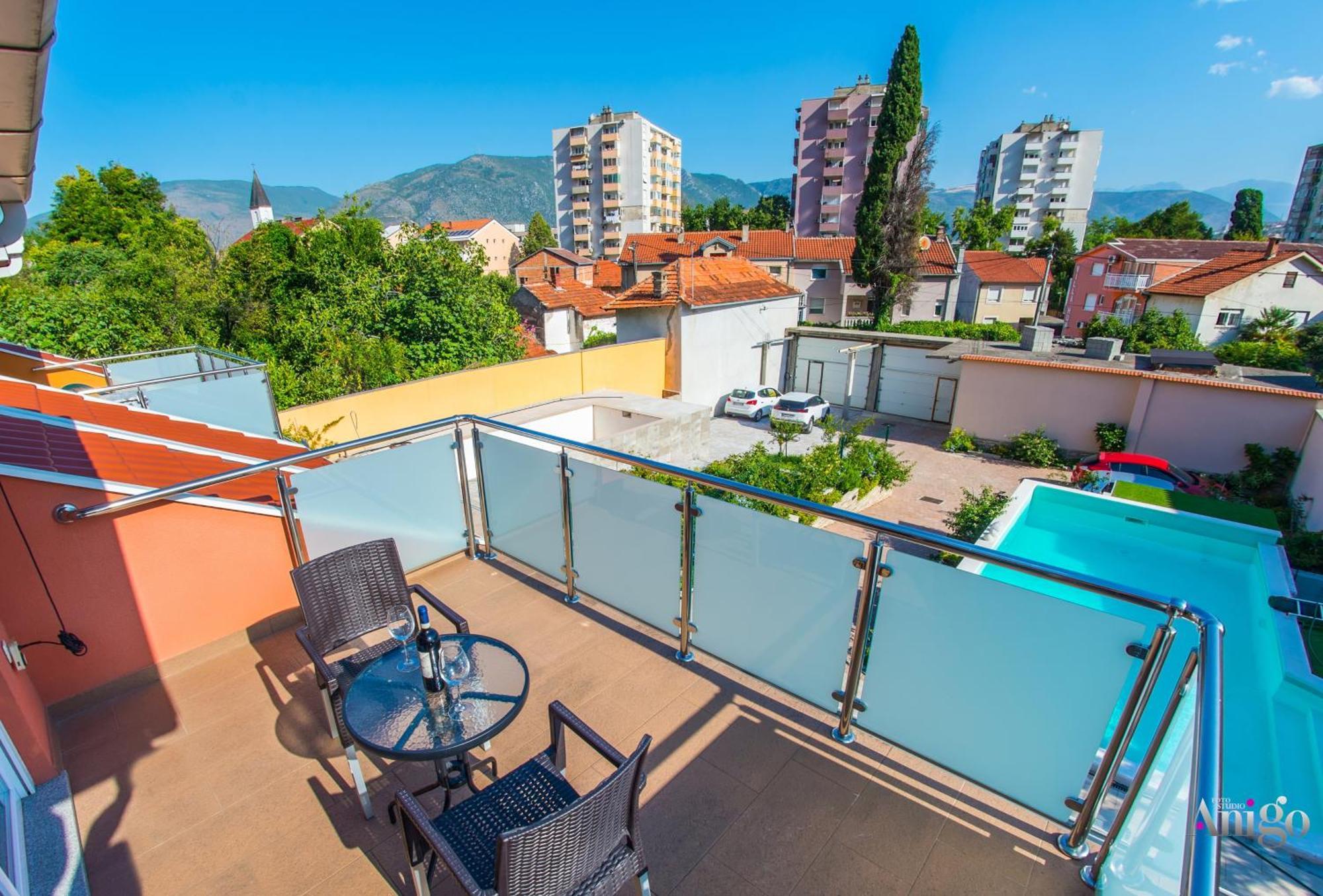 Apartments Enigma - With Private Parking Мостар Екстериор снимка
