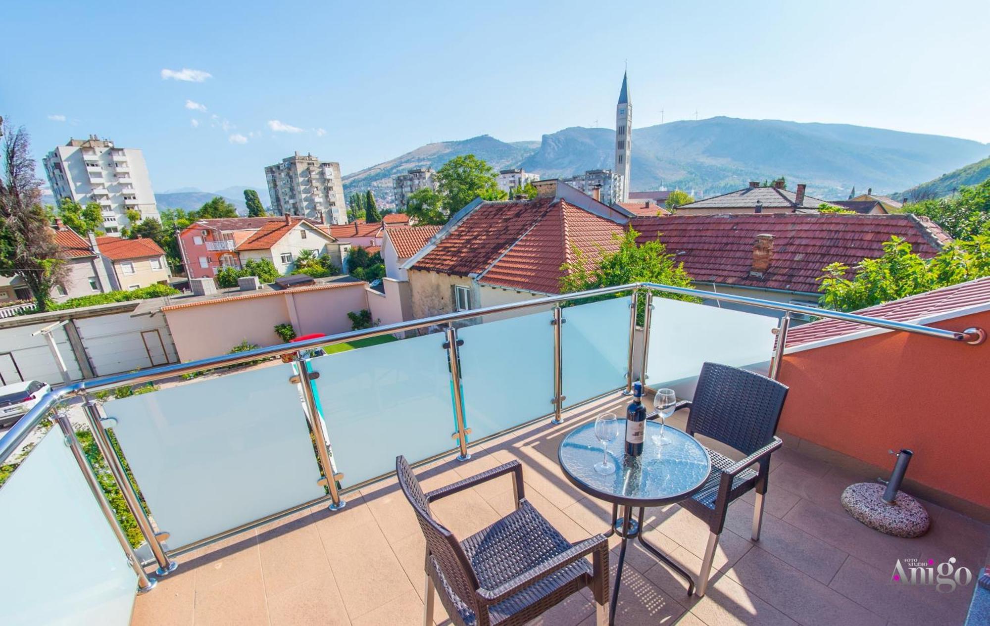 Apartments Enigma - With Private Parking Мостар Екстериор снимка